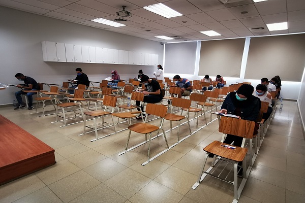  Kuwait allows stranded expat students to appear in exams