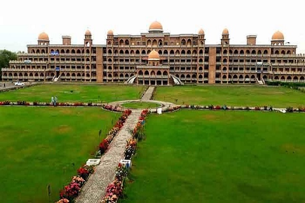 University of Peshawar employees found taking commissions from students to issue degrees