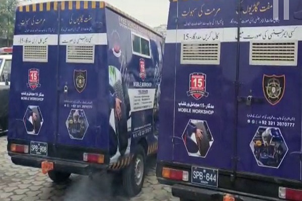  Monsoon rains: Karachi police kick off free vehicle repairing service to facilitate citizens