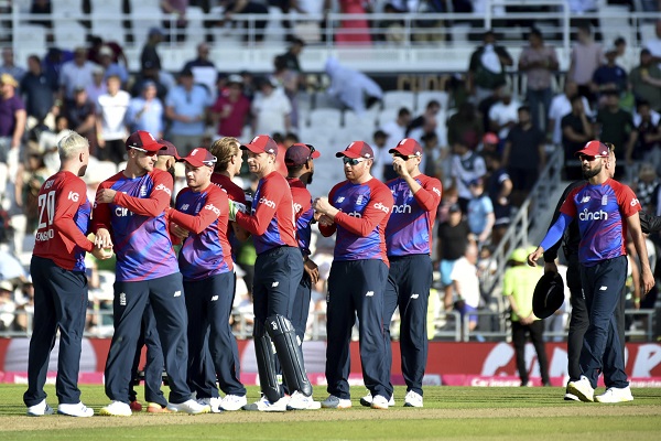  Pak vs Eng: Spinners shine as England beat Pakistan to level T20 series 1-1