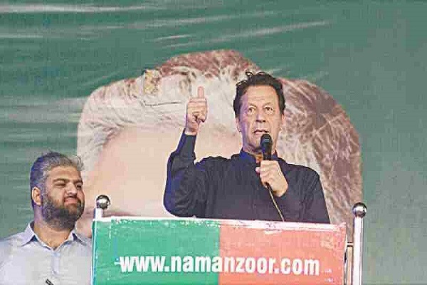  Imran Khan challenges govt to file article 6 reference against him