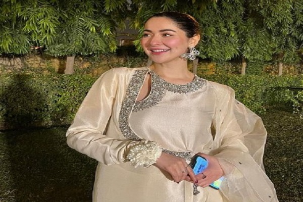  Famous Actress Hania Amir cries on friend’s wedding