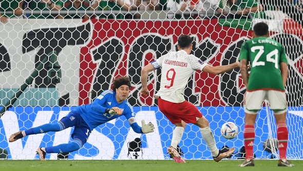 Lewandowski misses the penalty as Mexico and Poland tie 0-0