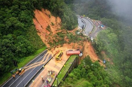 Highway landslide in Brazil results in deaths and “30 to 50” missing